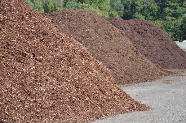 Brown Mulch Delivery in Mill Valley